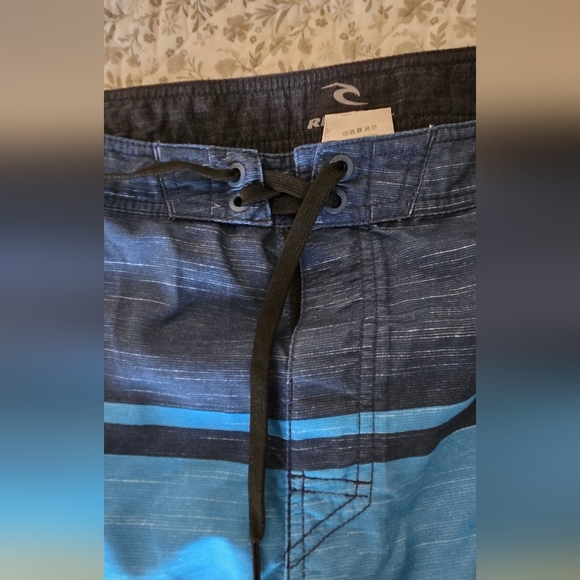 Rip Curl Men's Multicolor Swim Shorts - Picture 4 of 7